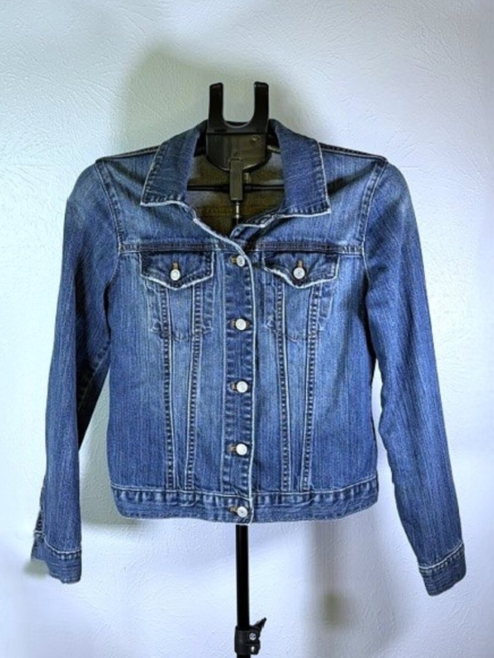 GAP - Picture 2 of 5